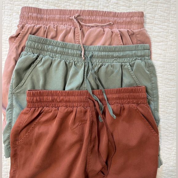 Universal Thread high rise relaxed fit shorts size small - Picture 3 of 10